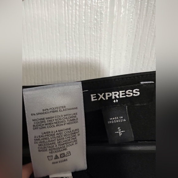 Express Black V-Neck Blouse with a loose rouge in front at waist Size Small - Picture 4 of 4